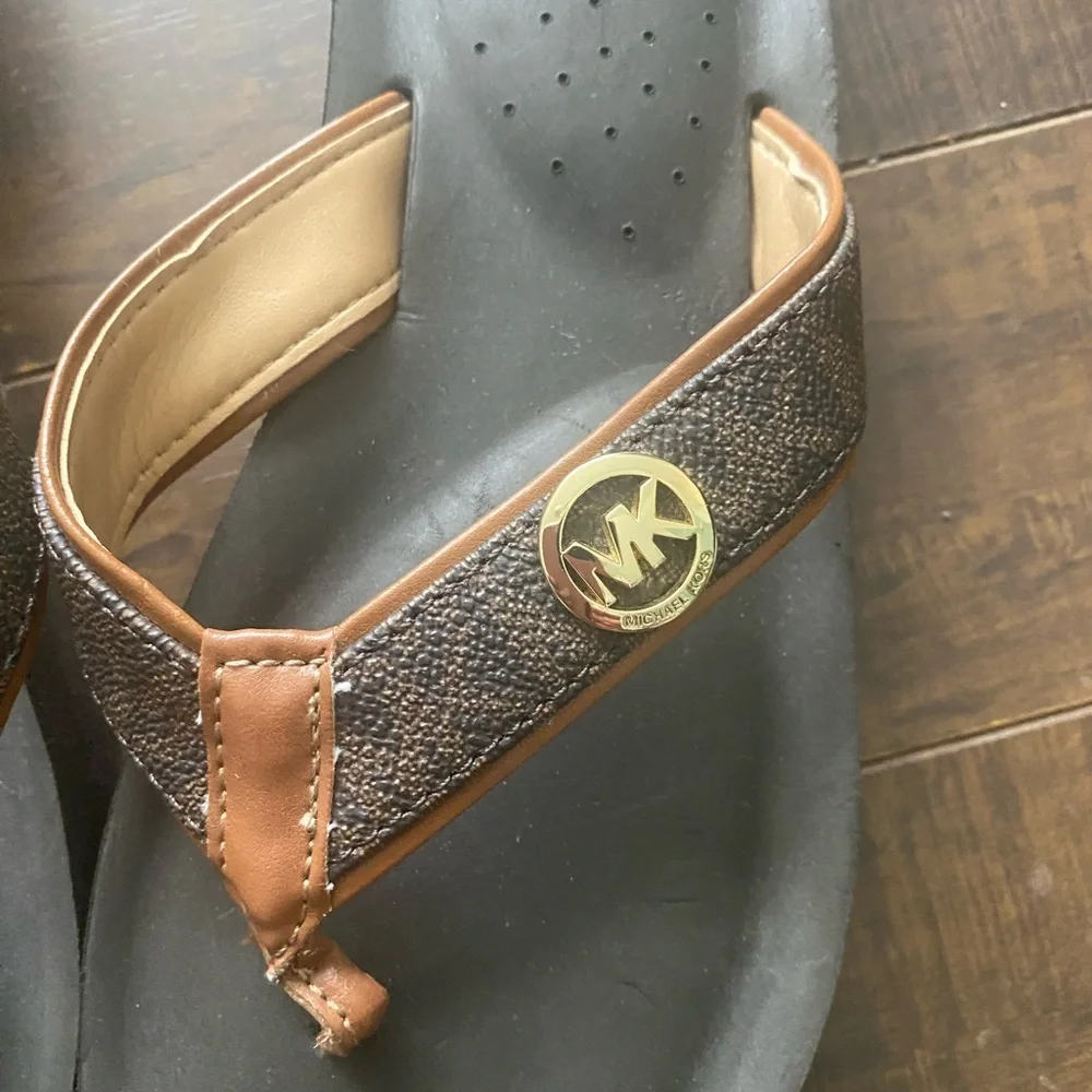Michael Kors Brown and Black Platform Thong Sandals - Picture 11 of 11